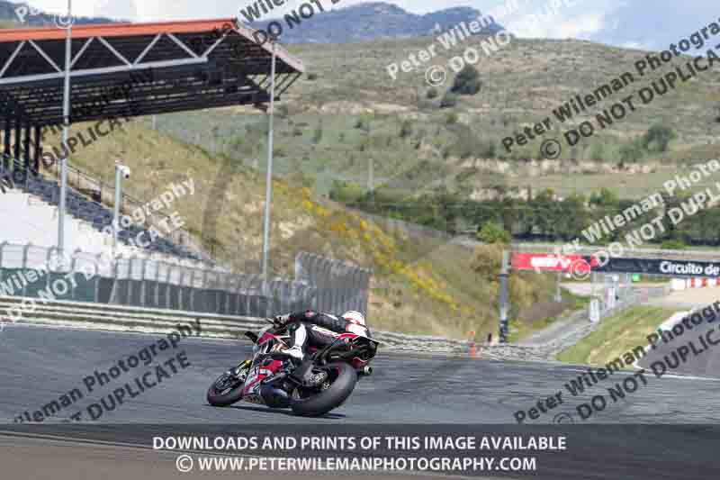 cadwell no limits trackday;cadwell park;cadwell park photographs;cadwell trackday photographs;enduro digital images;event digital images;eventdigitalimages;navarra;no limits trackdays;peter wileman photography;racing digital images;trackday digital images;trackday photos